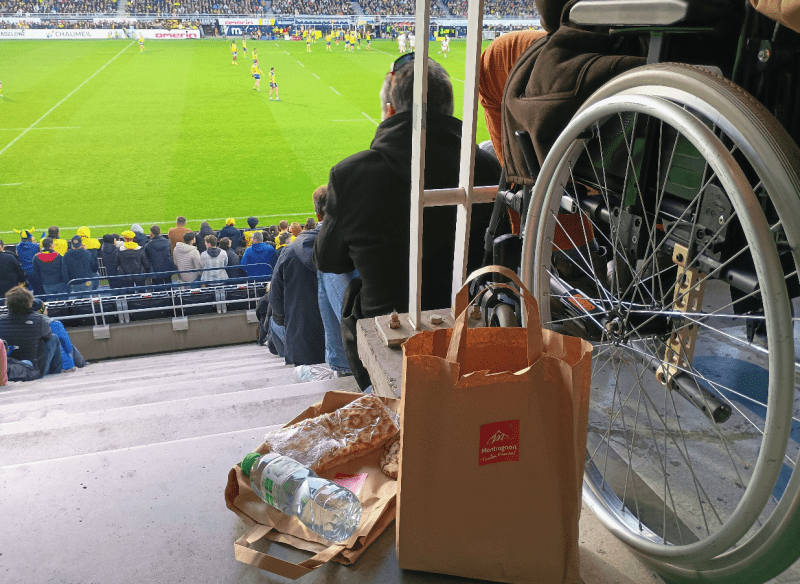 Collation proposée par Montrognon aux bénéficiaire de l'Association Trait d'union Auvergne Handis lors des matchs de l'ASM CA
