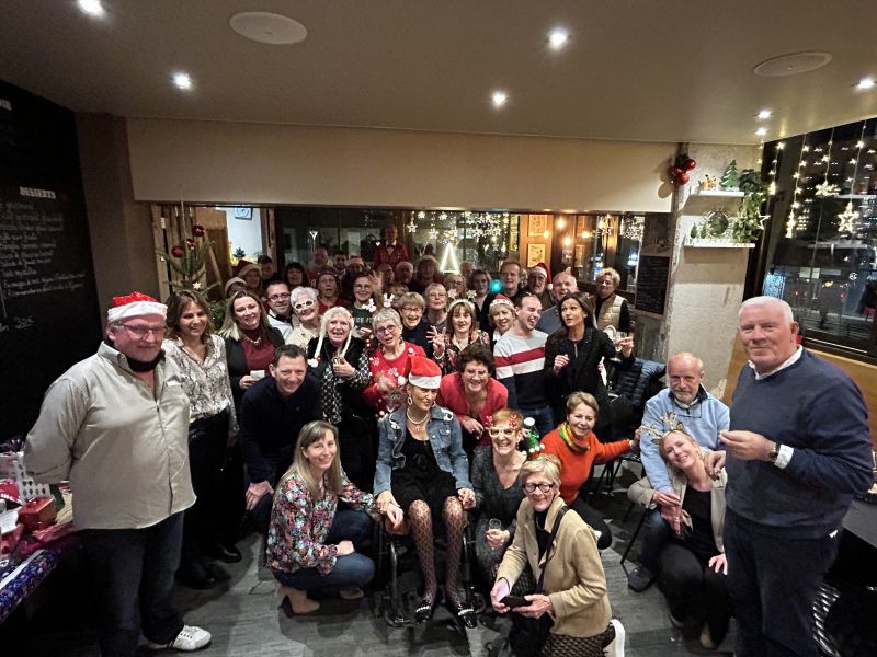 Noël 2023 de l'Association Trait d'union Auvergne Handis photo de groupe