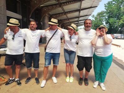Photo de groupe lors du tournoi de pétanque organisé par l'Association Trait d'union Auvergne Handis le 16 juin 2022
