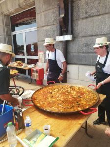 photo de la Paëlla géante cuisinée lors du tournoi de pétanque organisé par l'Association Trait d'union Auvergne Handis le 16 juin 2022