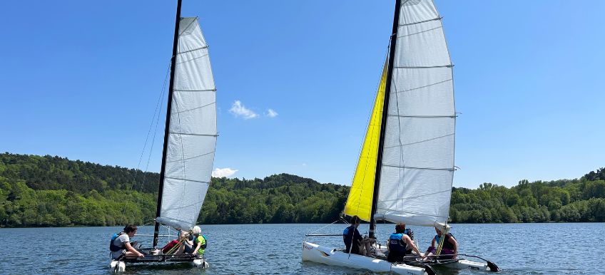 photo de Catamaran sur la le lac d'Aydat au format tuile