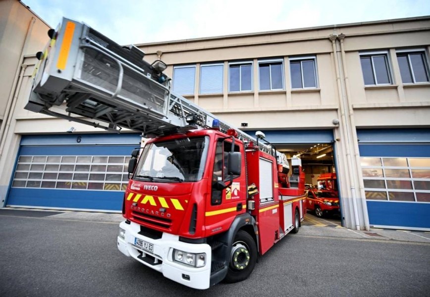 immersion à la caserne turgot des pompiers. Camion sort de la caserne