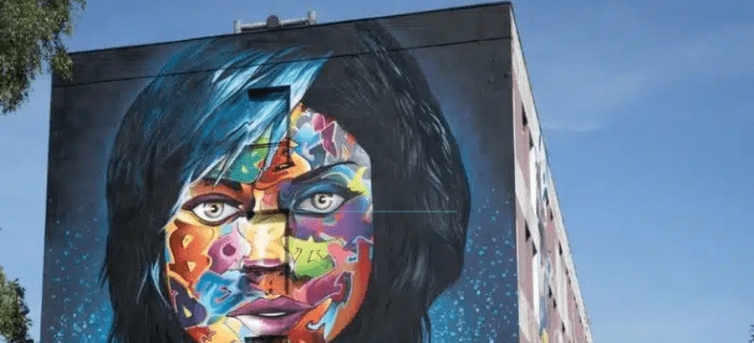 graff coloré d'un visage d'une femme réalisé à Street Art City