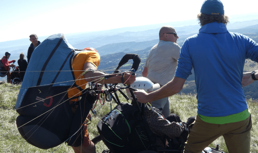 sommet du Puy-de-Dôme - attente de décollage pour le pilote et le bénéficiaire