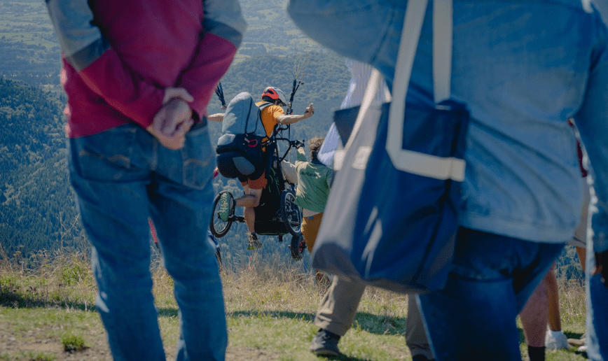 au sommet du Puy-de-Dôme envol de parapente